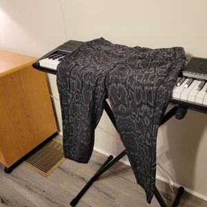 Torrid Active Size 3 Black / Gray Snakeskin Pocket Legging